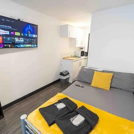 Stay Sa Cosy Equipped Studios Available 10 Mins From The City! Free Wifi &50